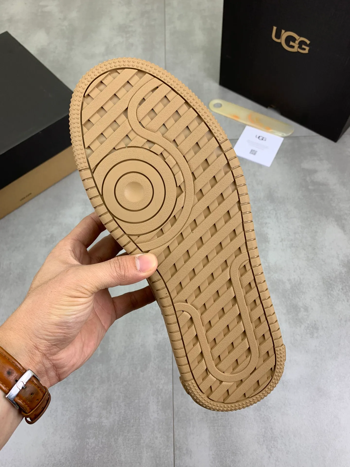 Men's Men's Shoes P620 [New Style] 💰 🆘 "Real Wool" [UGG] 👉 Popular men's shoes official website synchronization 🔰 Genuine quality [proud] is not comparable to the imitations in the general market 🌀 The upper is imported Italian frosted cowhide, and the lining: foot pad 🅰️ grade 🐑 real wool 👻 Only Grade A can show the effect The hand feels smooth and delicate 🔱The shoe shape is grand, only genuine factories can achieve it 🎄The perfect toughness of the original outsole 👻⬛️ allows customers to bid farewell to one-time consumption. Real wool lining, super warm. 4⃣️Color options available Size: 38-44
